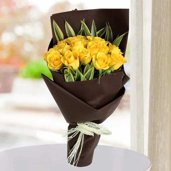 12 Yellow roses Bouquet